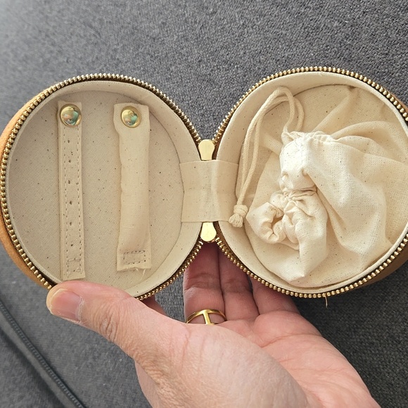 Sezane Jewelry Case - Picture 4 of 5
